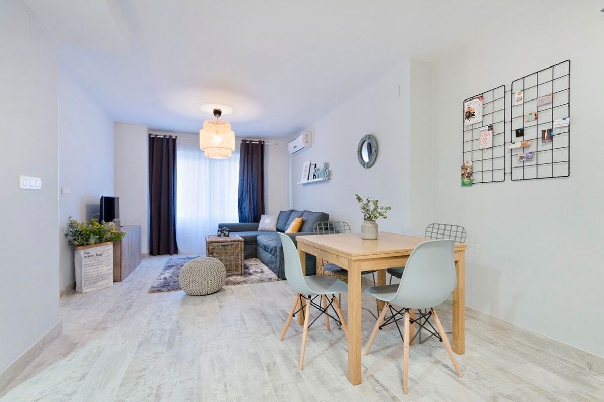Sala d'estar de Apartament de lloguer en  Granada Capital amb Aire condicionat, Calefacció i Parquet