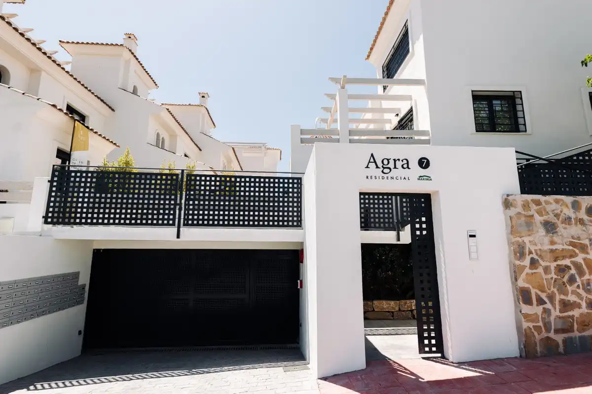 Vista exterior de Casa adosada de lloguer en Estepona amb Aire condicionat, Moblat i Forn