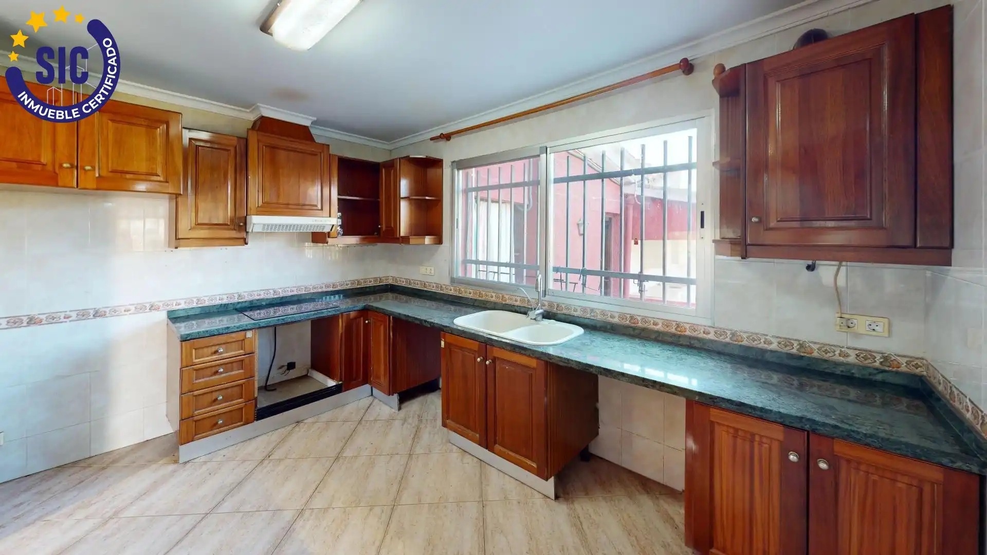 Cuina de Casa o xalet en venda en Oliva amb Aire condicionat, Jardí privat i Terrassa