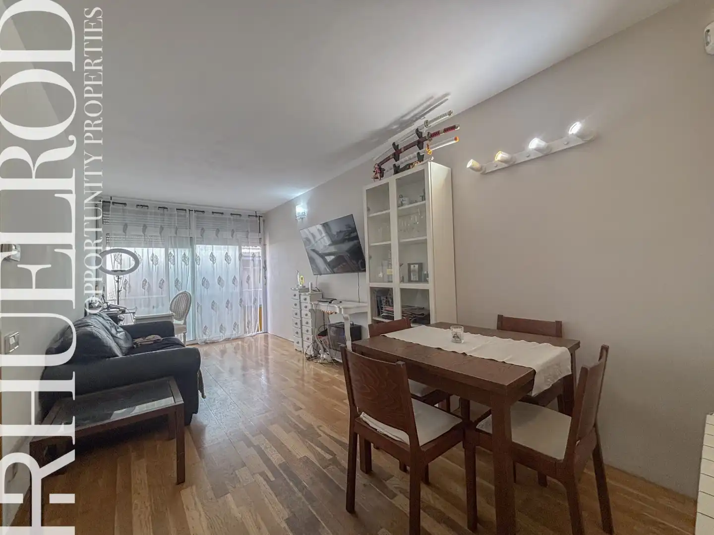 Sala de estar de Piso en venta en Santa Coloma de Gramenet con Calefacción, Parquet y Amueblado