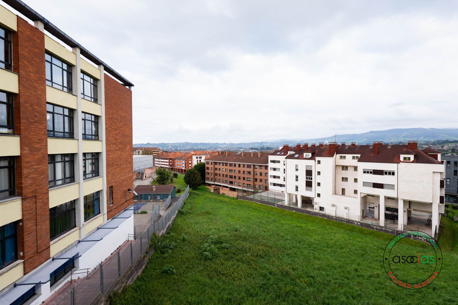 Vista exterior de Pis en venda en Gijón  amb Calefacció i Traster