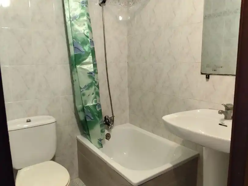 Badezimmer von Wohnung zur Miete in  Zaragoza Capital mit Balkon