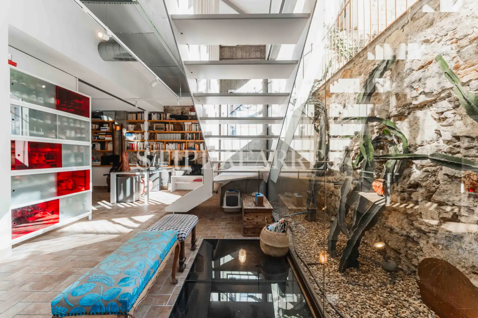 Sala de estar de Casa adosada en venta en Barcelona con Aire acondicionado, Calefacción y Jardín privado