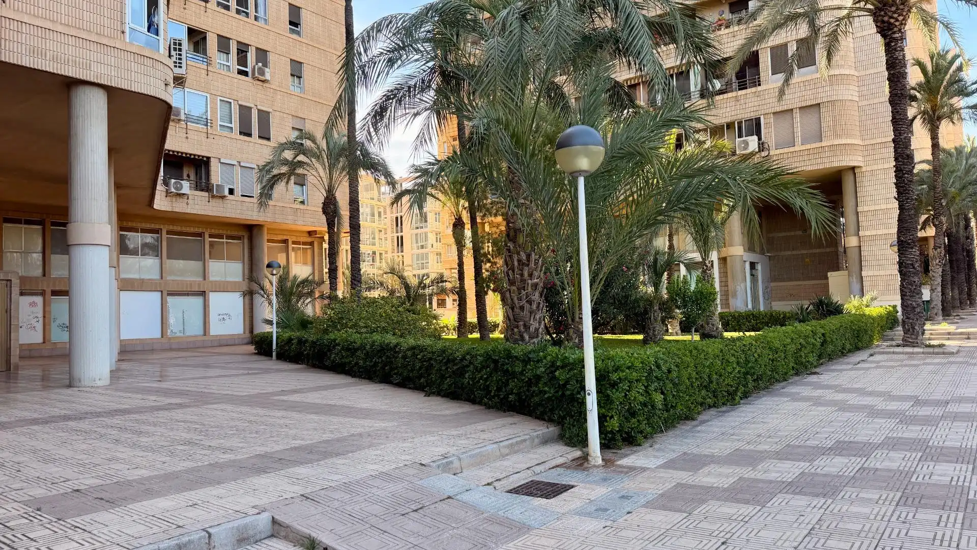 Vista exterior de Pis en venda en Elche / Elx amb Calefacció