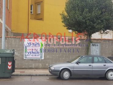 Terreno residenziale in vendita a Avenida Antibioticos-a