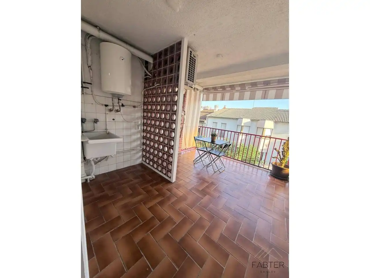 Flat with terrace for sale in Calle Montserrat, imagen 5