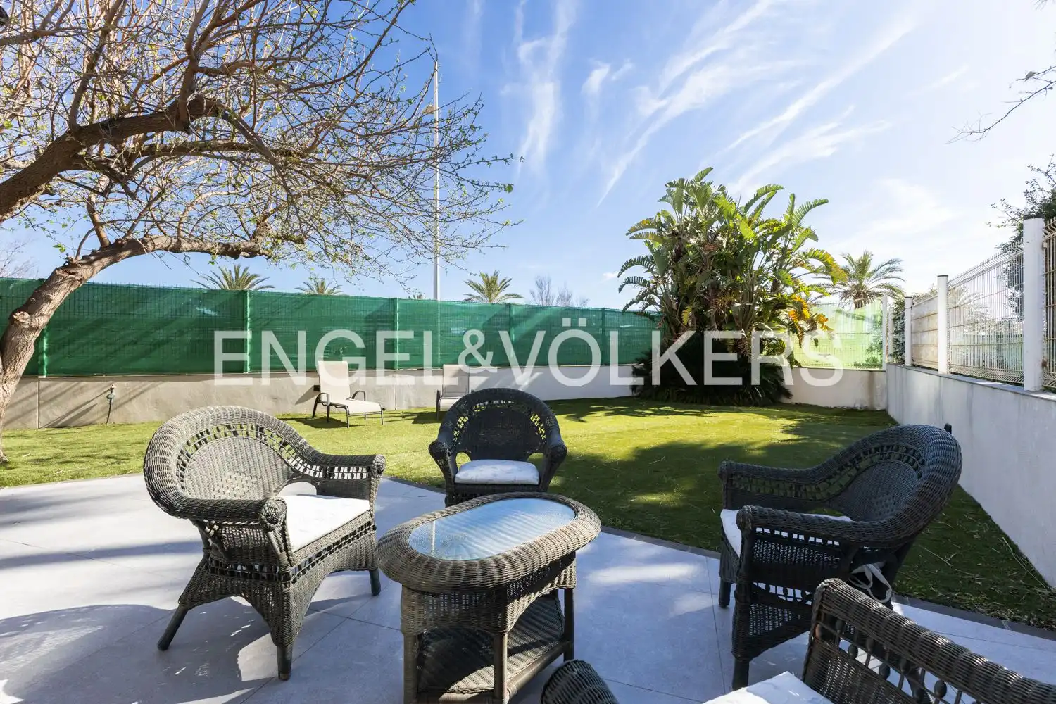 Terrasse von Einfamilien-Reihenhaus zum Verkauf in Gandia mit Klimaanlage, Heizung und Privatgarten