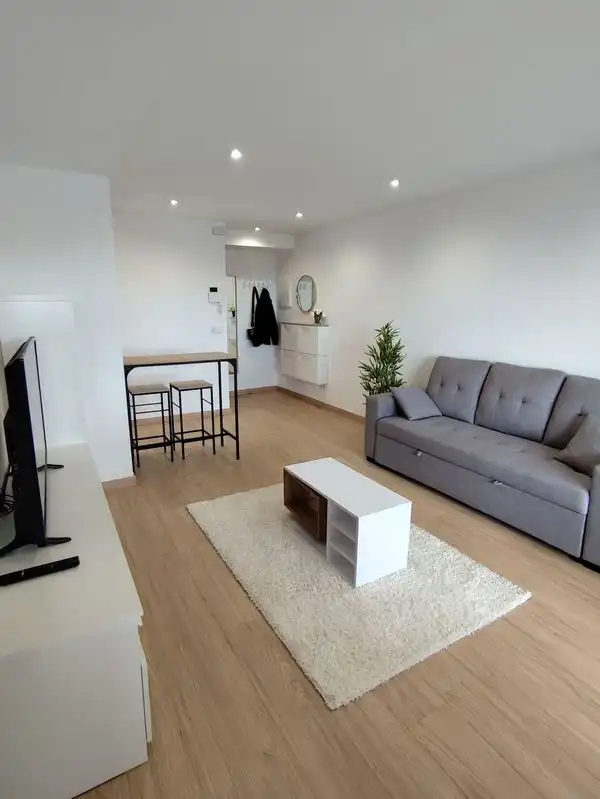 Living room of Flat for sale in Vigo   with Heating, Storage room and Furnished