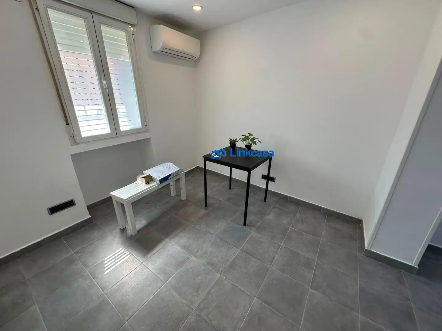 Flat for sale in Madrid  with Air Conditioner, Heating and Furnished
