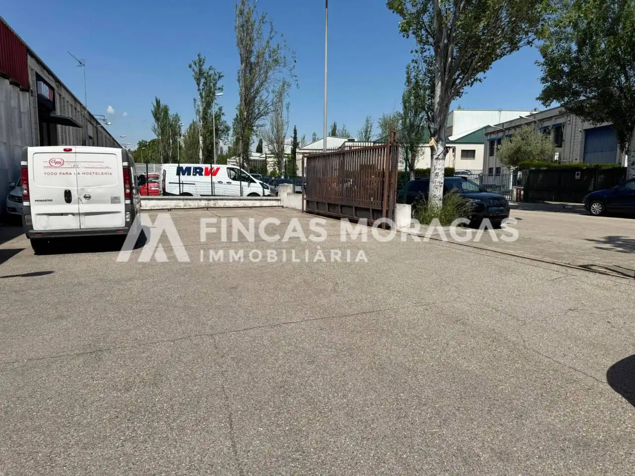 Vista exterior de Nave industrial de alquiler en Sant Cugat del Vallès