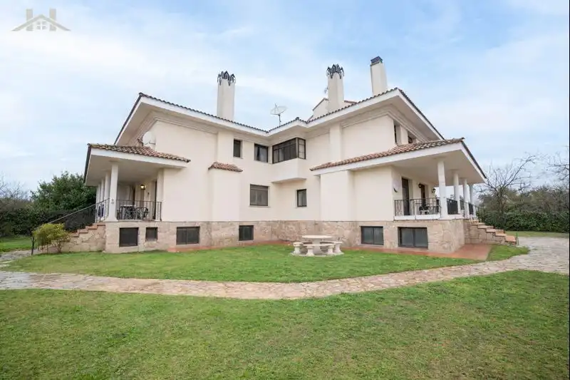 Vista exterior de Casa adosada en venta en Las Rozas de Madrid
