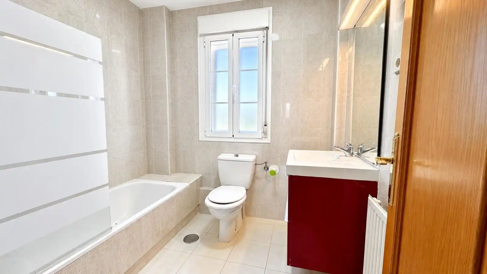 Bathroom of Flat for share in Valdemorillo  with Heating, Private garden and Furnished