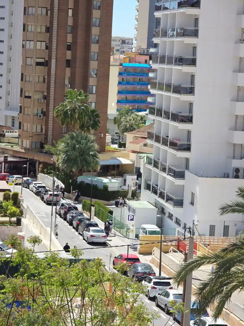 Vista exterior de Apartament en venda en Benidorm amb Aire condicionat, Moblat i Piscina comunitària