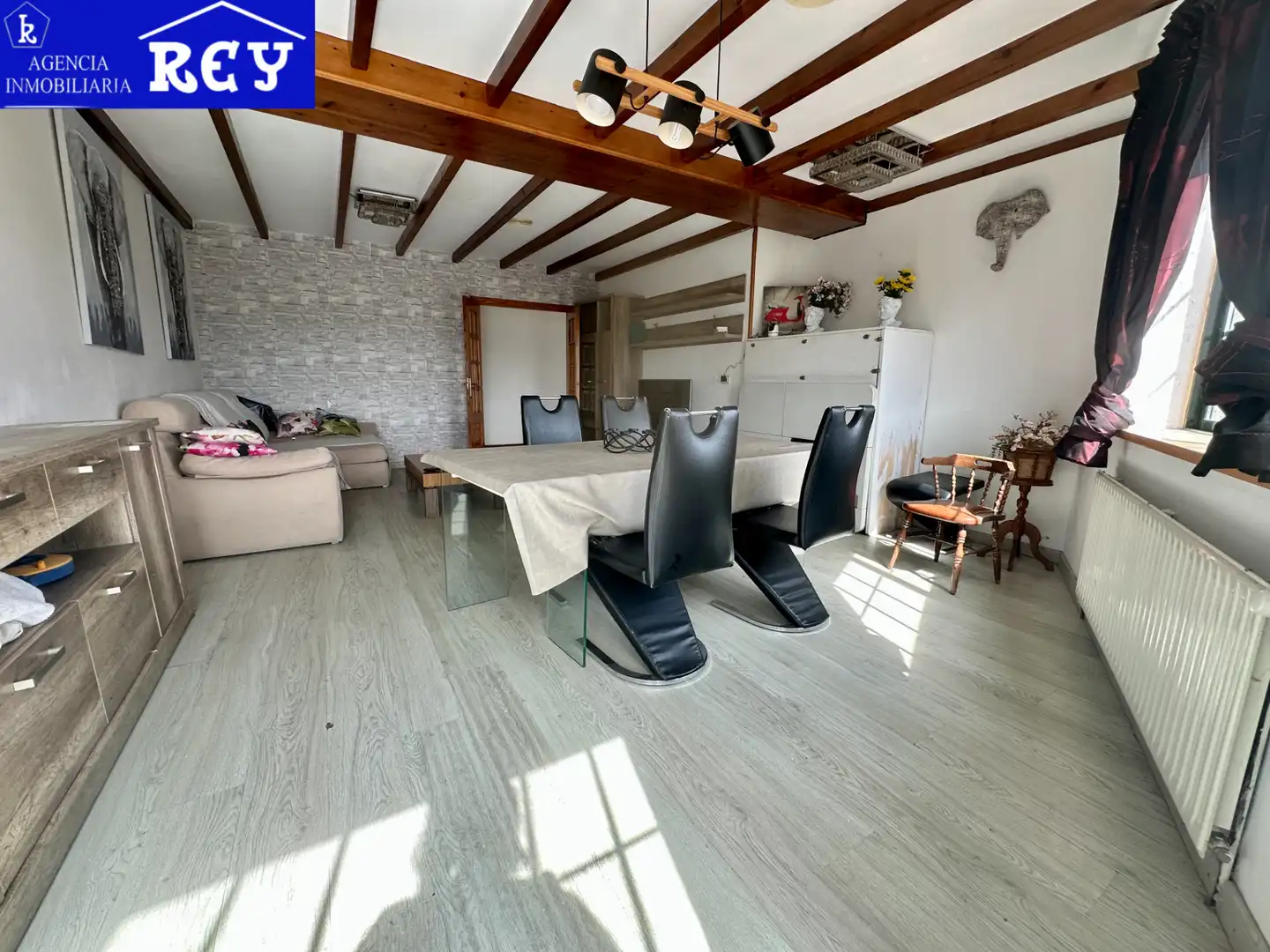 Menjador de Casa o xalet en venda en Ames amb Calefacció, Jardí privat i Parquet