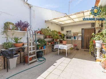 Casa amb balcó en venda a Calle MEDIODIA
