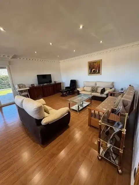 Sala d'estar de Casa o xalet en venda en Calvarrasa de Arriba amb Calefacció, Jardí privat i Terrassa