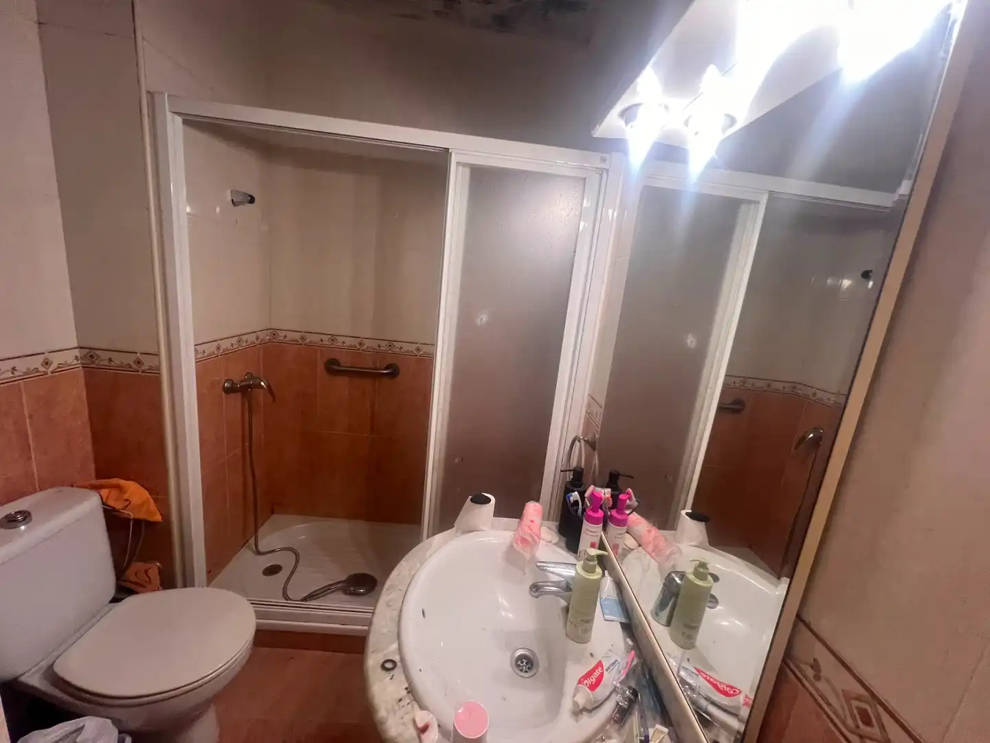 Bathroom of Flat for sale in Sevilla  with Air Conditioner, Terrace and Furnished