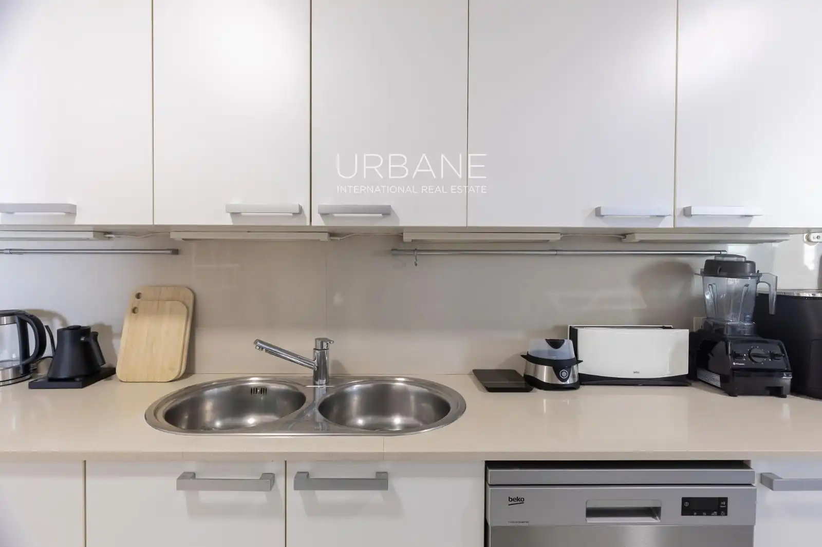 Cocina de Ático de alquiler en Barcelona con Aire acondicionado, Calefacción y Amueblado