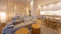 Sala d'estar de Apartament en venda en  Madrid Capital amb Aire condicionat, Calefacció i Moblat