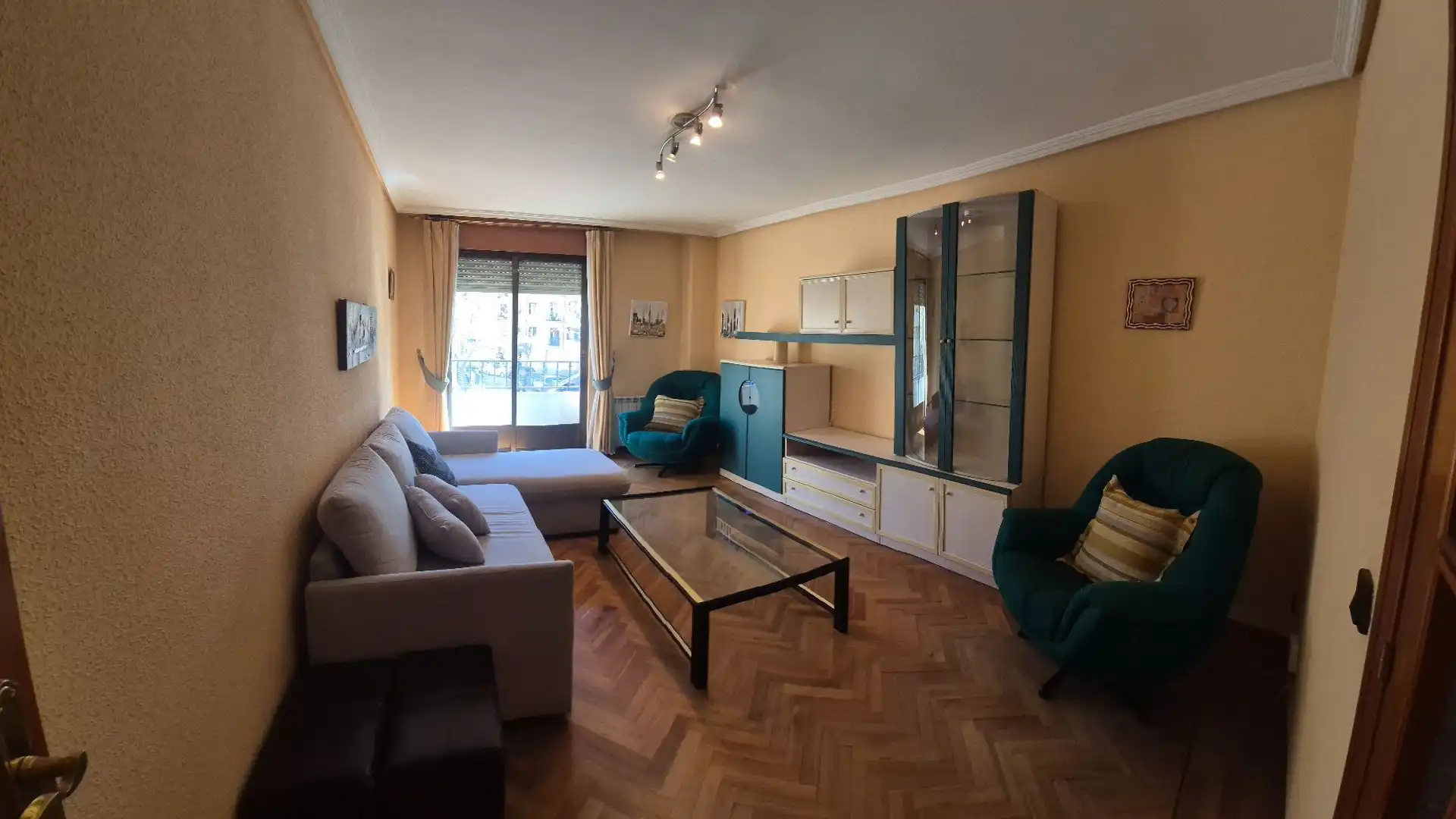 Sala de estar de Apartamento en venta en Laguna de Duero con Calefacción, Trastero y Amueblado