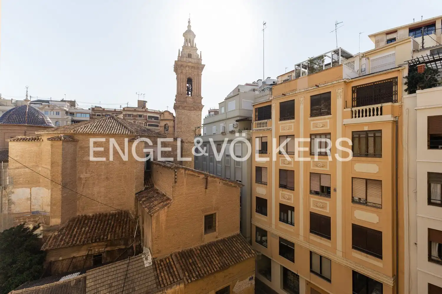 Außenansicht von Wohnung zur Miete in Valencia mit Klimaanlage, Heizung und Möbliert