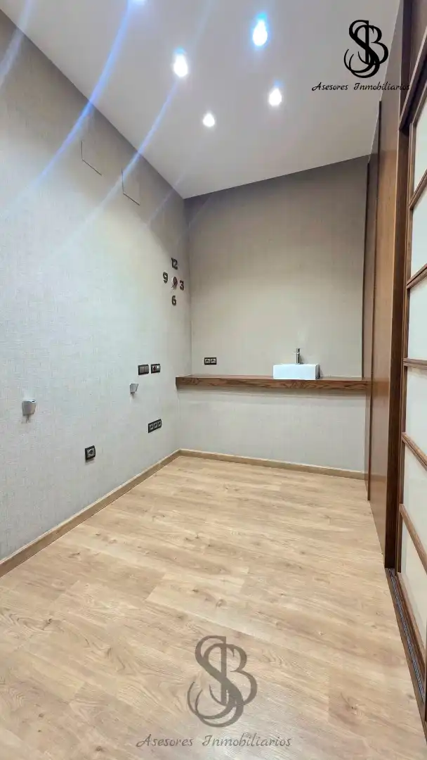 Bathroom of Commercial properties for rent in Alicante / Alacant  with Air Conditioner, Heating and Furnished