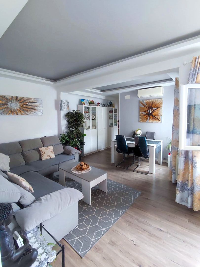Sala d'estar de Pis en venda en  Madrid Capital amb Aire condicionat i Calefacció