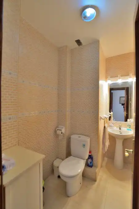 Badezimmer von Wohnung zur Miete in Ronda mit Möbliert