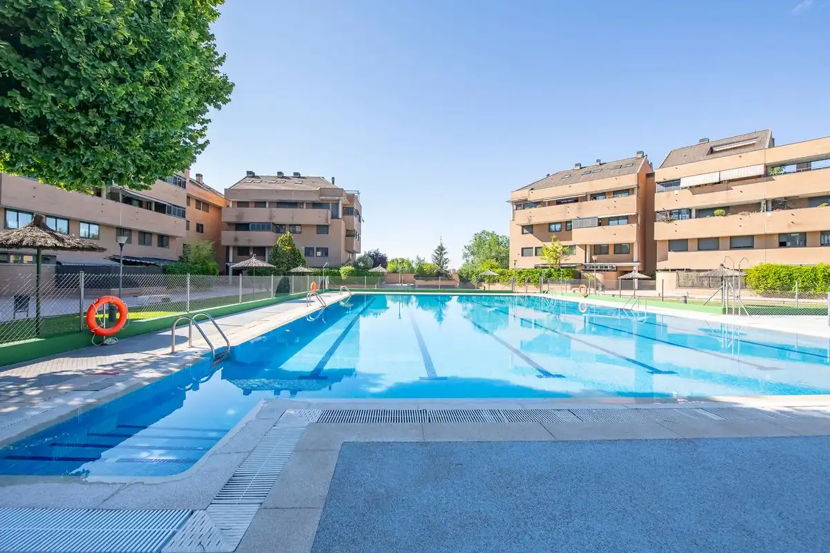 Piscina de Àtic en venda en Pozuelo de Alarcón amb Aire condicionat, Calefacció i Jardí privat