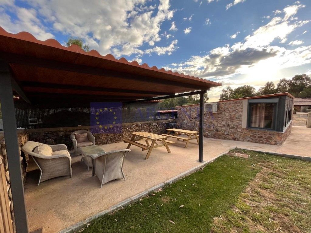 Terrassa de Casa o xalet en venda en Cáceres Capital