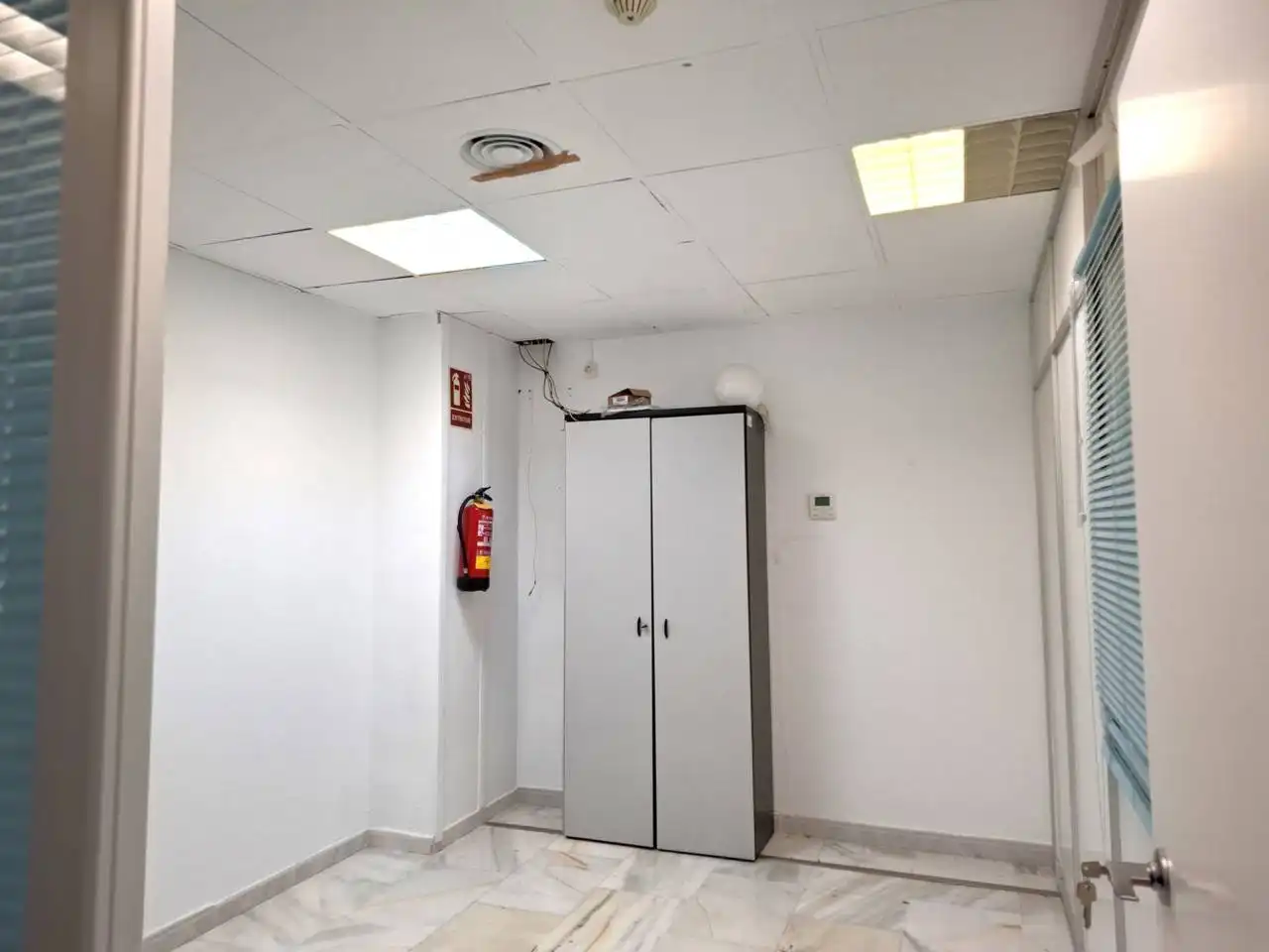 Büro zur Miete in San Sebastián de los Reyes mit Klimaanlage, Heizung und Alarm