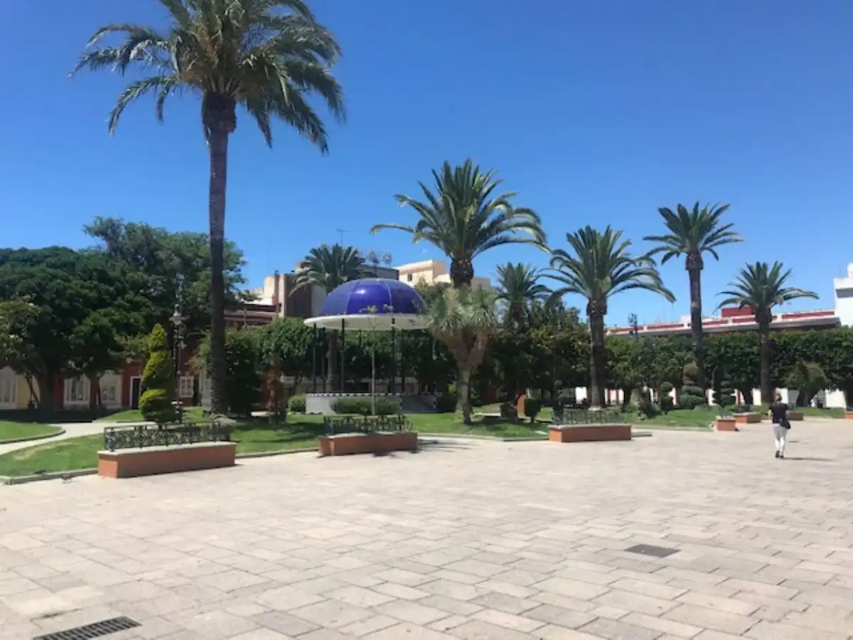 Außenansicht von Wohnung zum Verkauf in San Fernando mit Klimaanlage und Terrasse