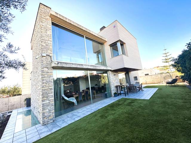 Casa-chalet en Venta en Carrer Mas del Reig, 23 en Quatre Camins