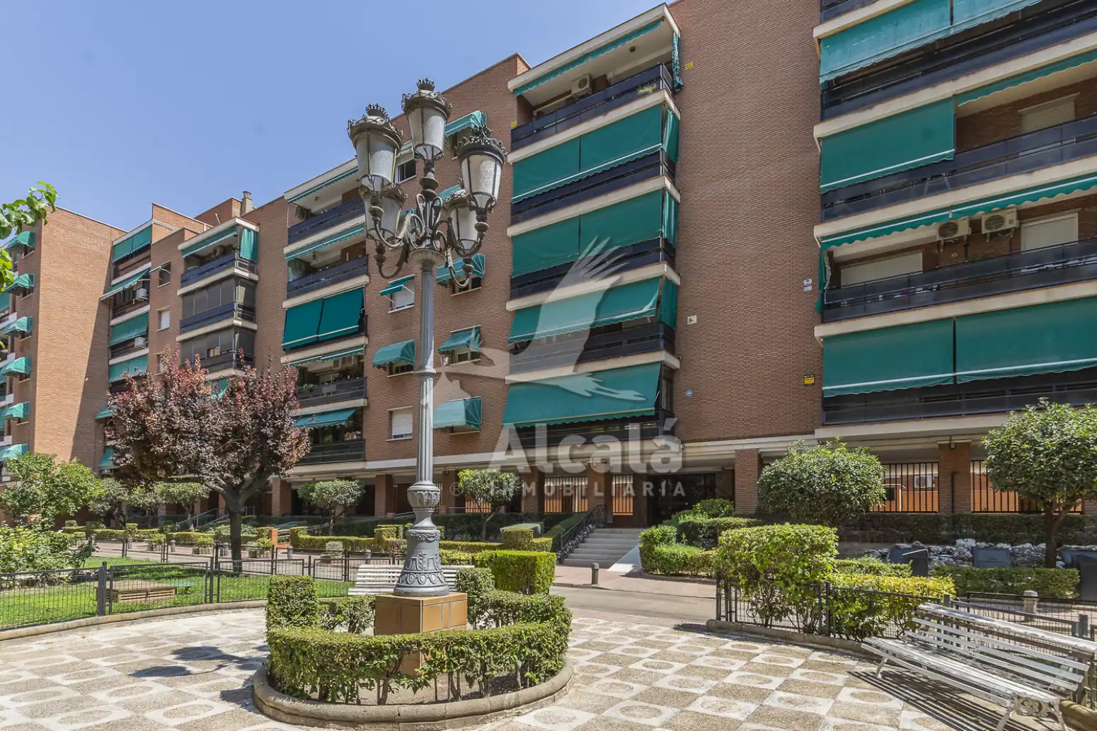 Vista exterior de Piso en venta en Alcalá de Henares con Calefacción, Jardín privado y Parquet