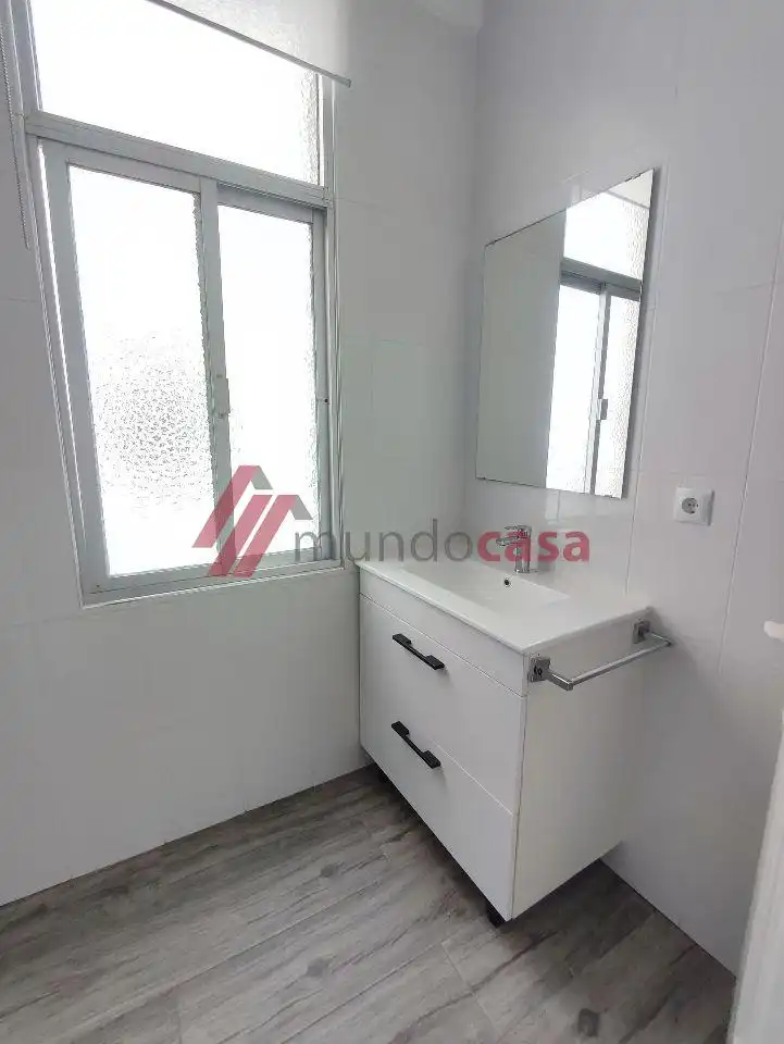 Bathroom of Flat for rent in Ferrol  with Heating and Furnished