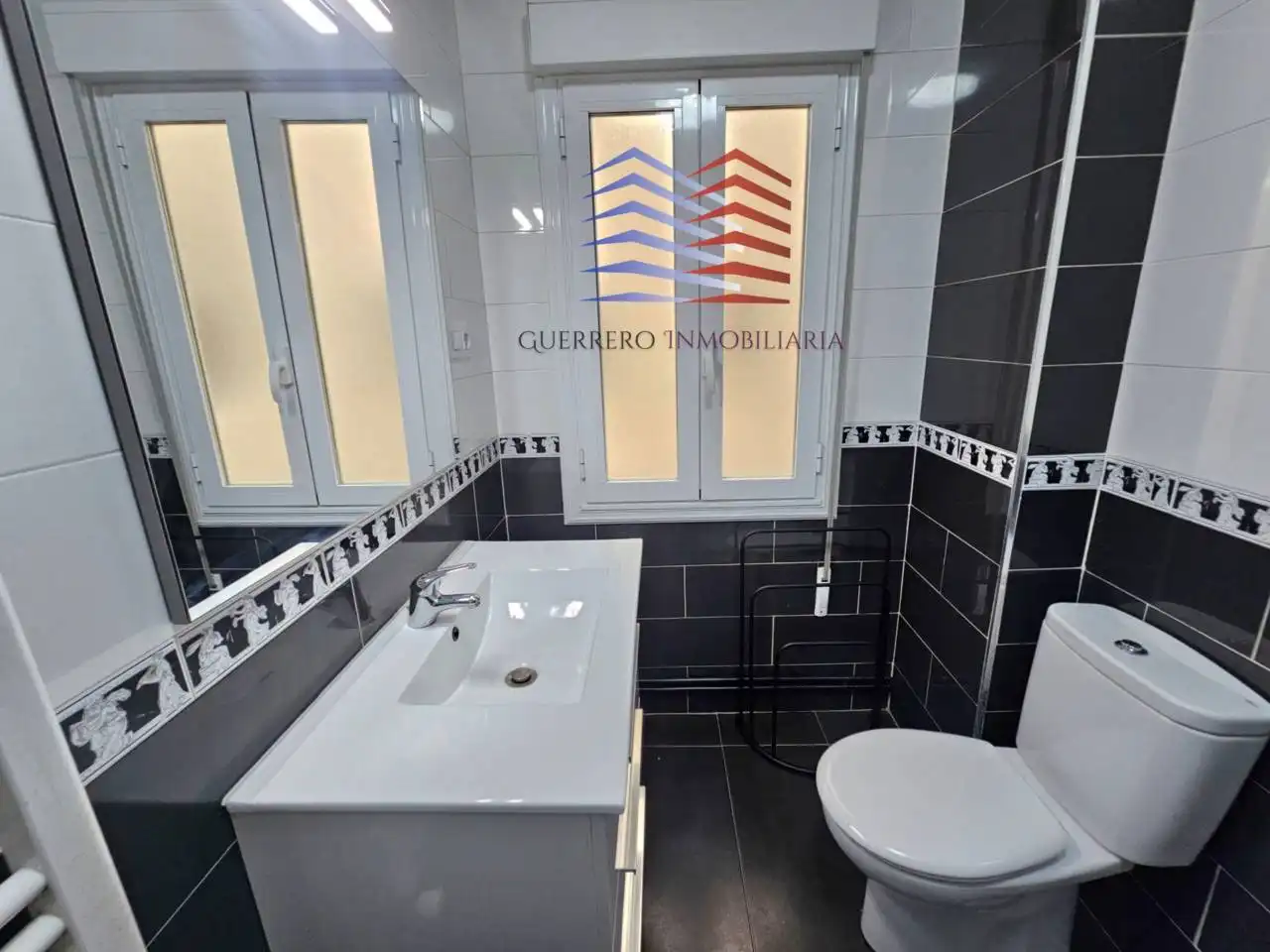 Badezimmer von Wohnungen zur Miete in Ourense Capital  mit Heizung, Parkett und Möbliert