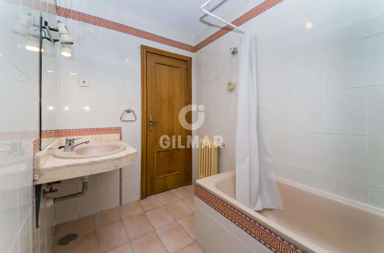 Baño de Estudio en venta en Madrid con Calefacción, Jardín privado y Piscina