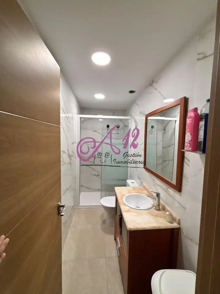 Bathroom of Flat for share in Burjassot  with Air Conditioner, Terrace and Furnished