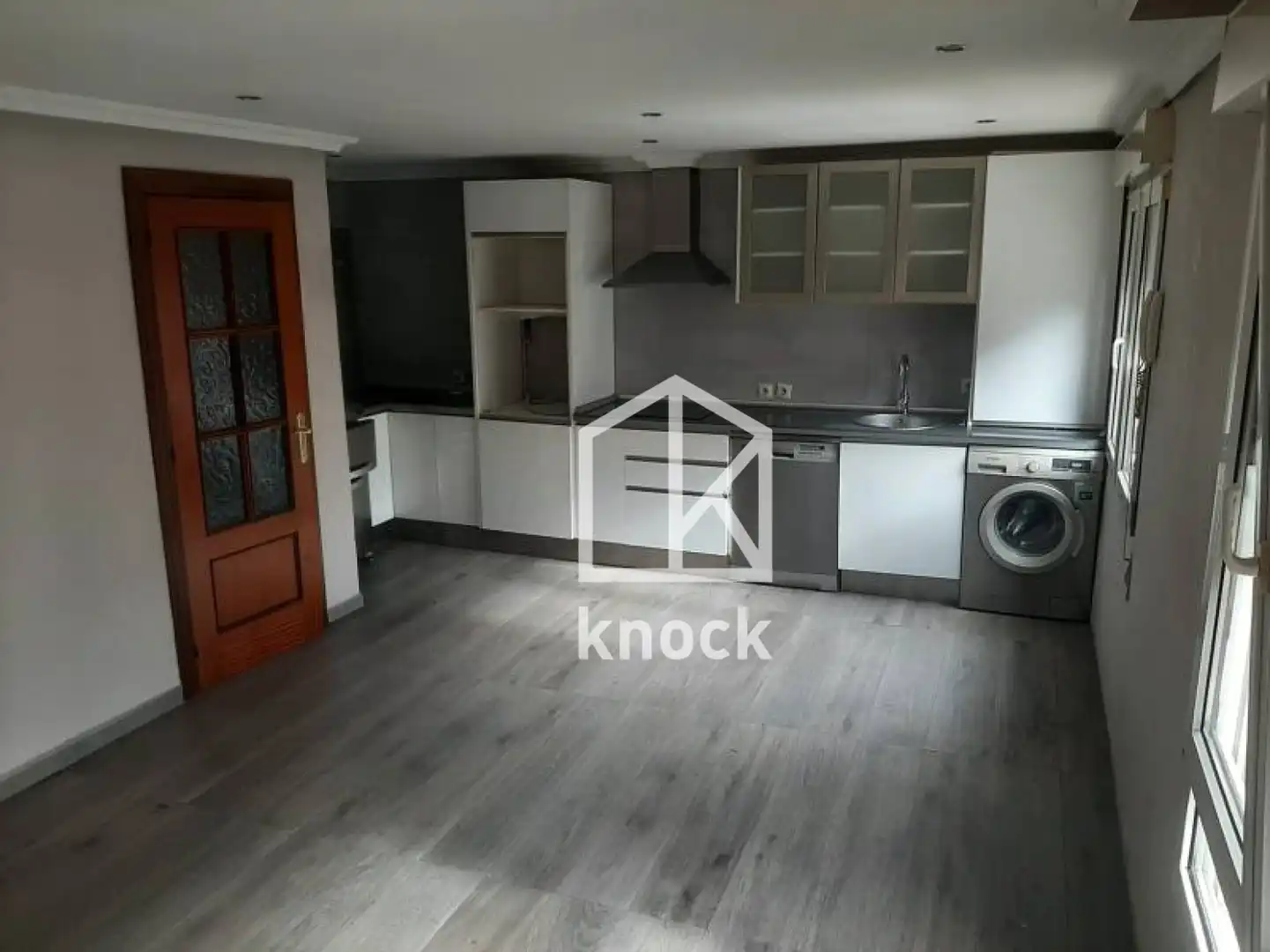 Küche von Wohnung zum Verkauf in Lena mit Heizung und Abstellraum