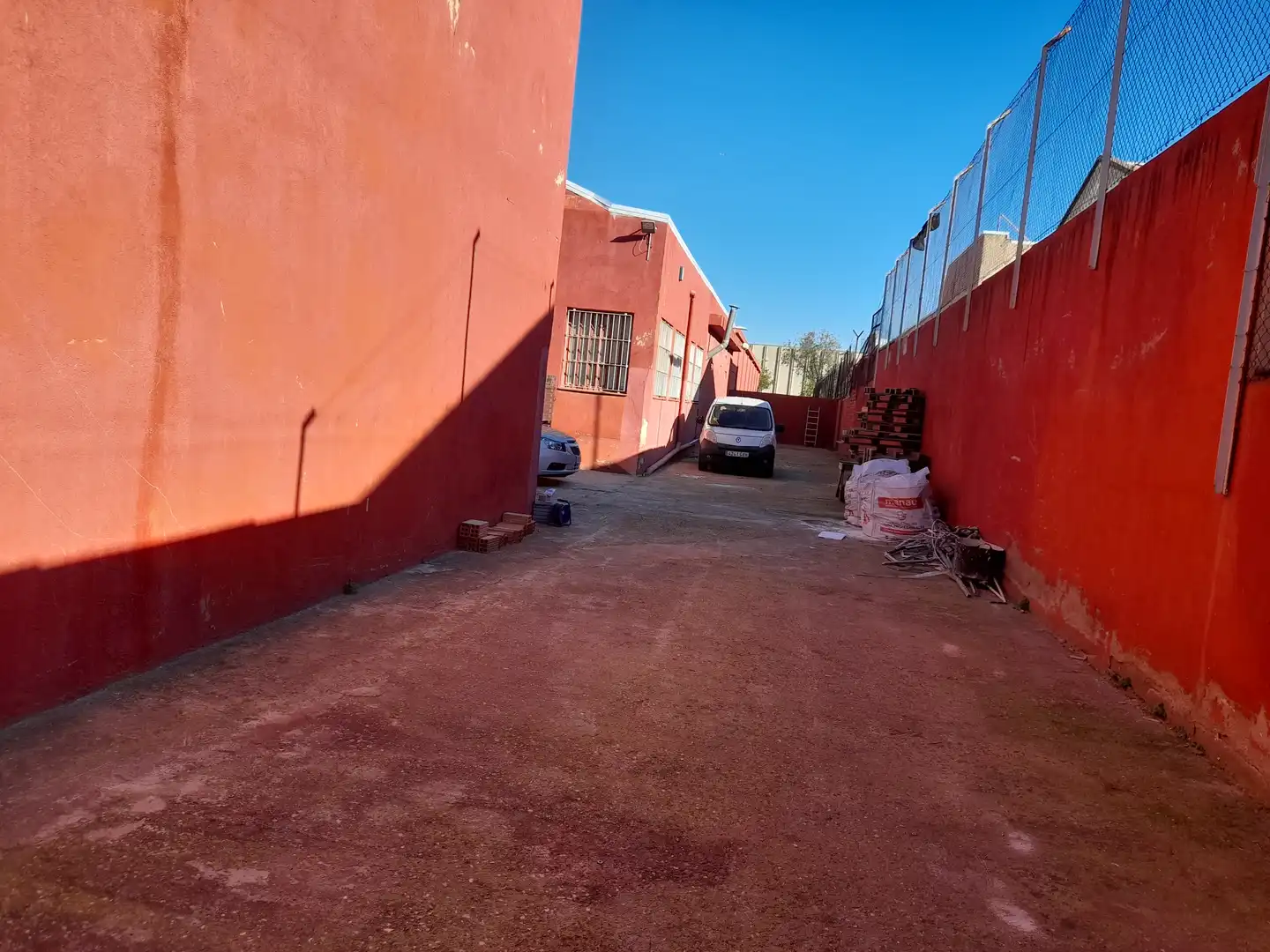 Exterior view of Industrial buildings for rent in Barberà del Vallès