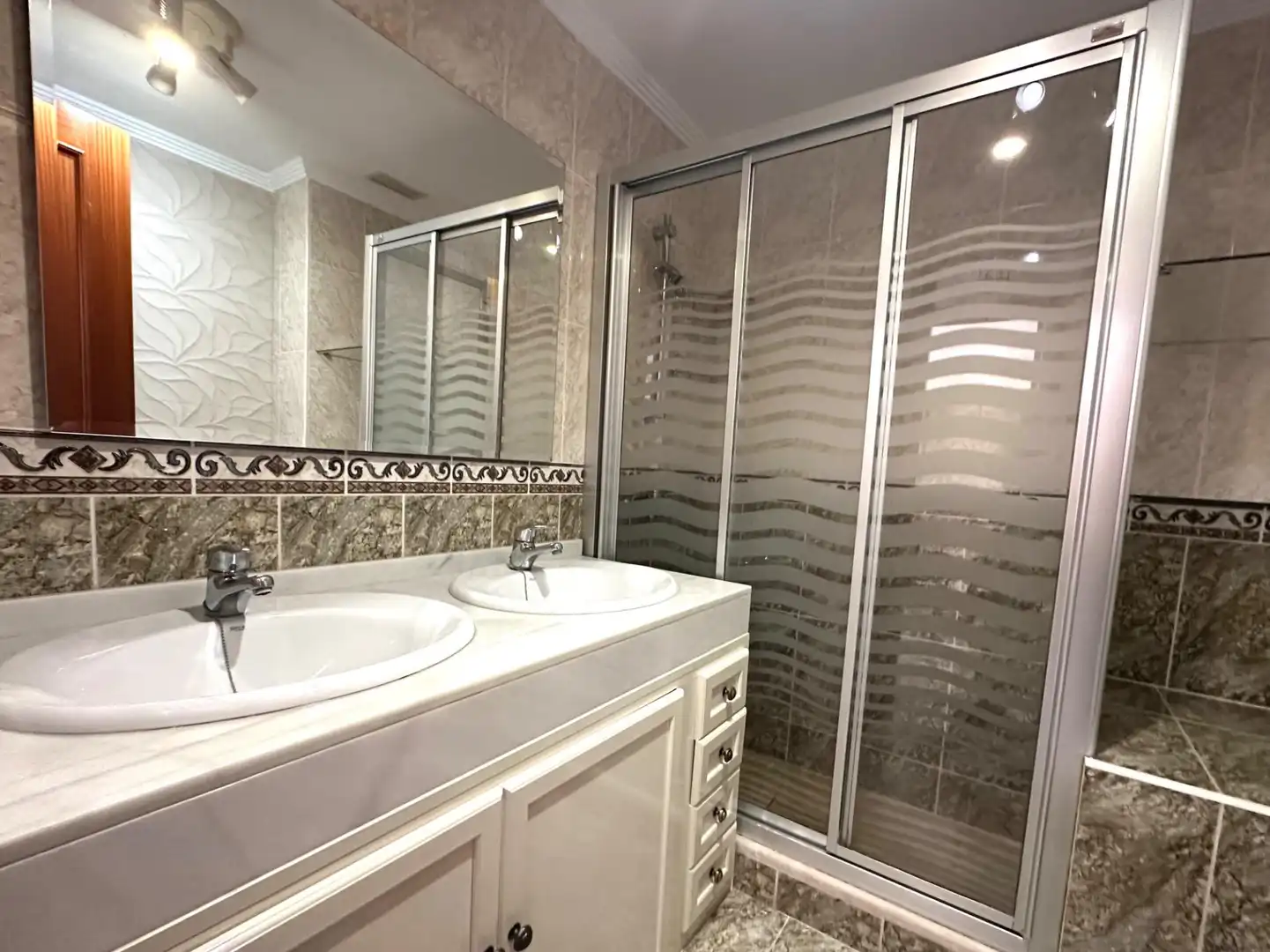 Bathroom of Flat for sale in Monda  with Air Conditioner, Balcony and Community pool
