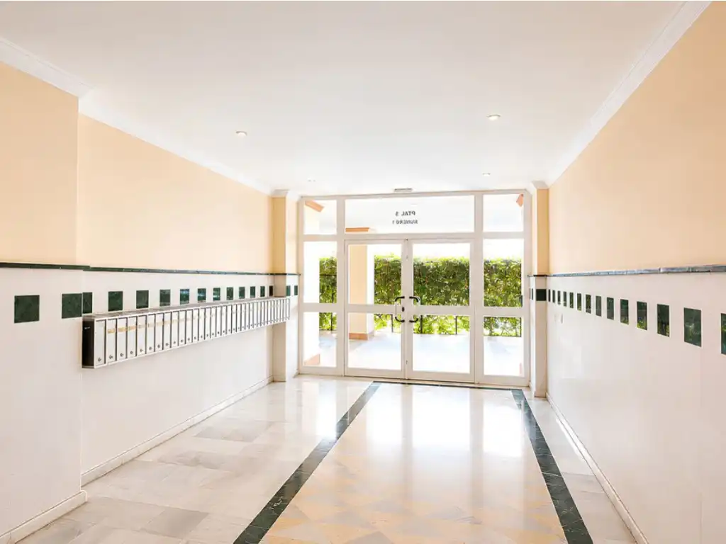 Flat for sale in Fuengirola  with Air Conditioner, Terrace and Swimming Pool