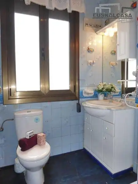 Bathroom of Flat for sale in Bilbao   with Heating and Terrace