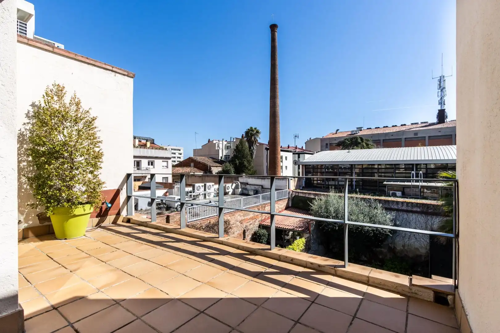 Terraza de Casa adosada en venta en Sabadell con Piscina comunitaria
