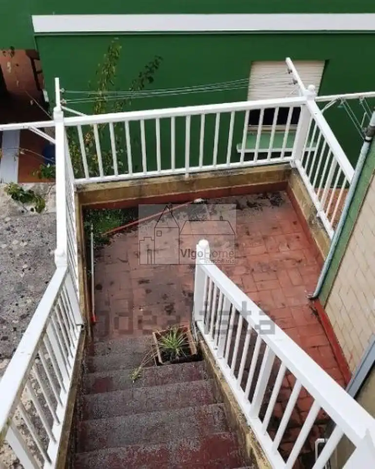 Terrassa de Casa o xalet en venda en Cangas  amb Calefacció, Jardí privat i Terrassa