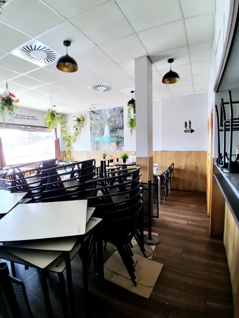 Local comercial en traspàs a Sur - PAU 4, imagen 8
