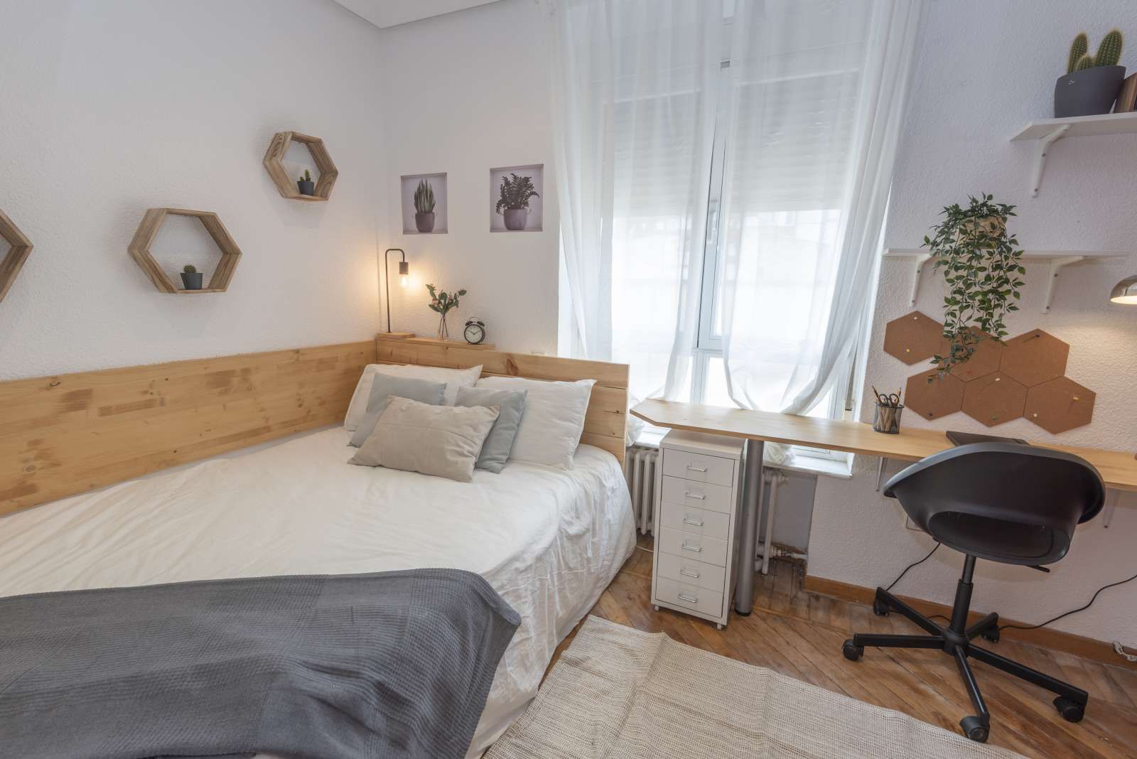 Bedroom of Flat to share in  Madrid Capital  with Air Conditioner and Terrace