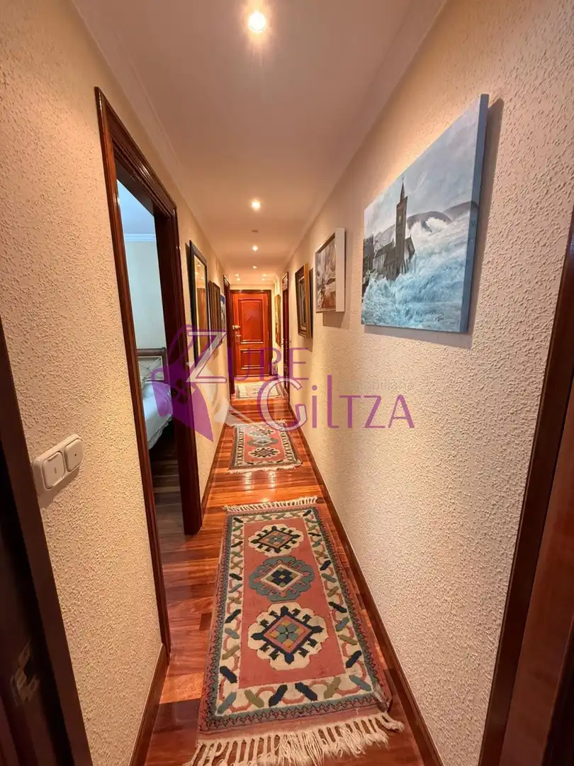 Apartamento de alquiler en Laredo con Calefacción, Terraza y Amueblado