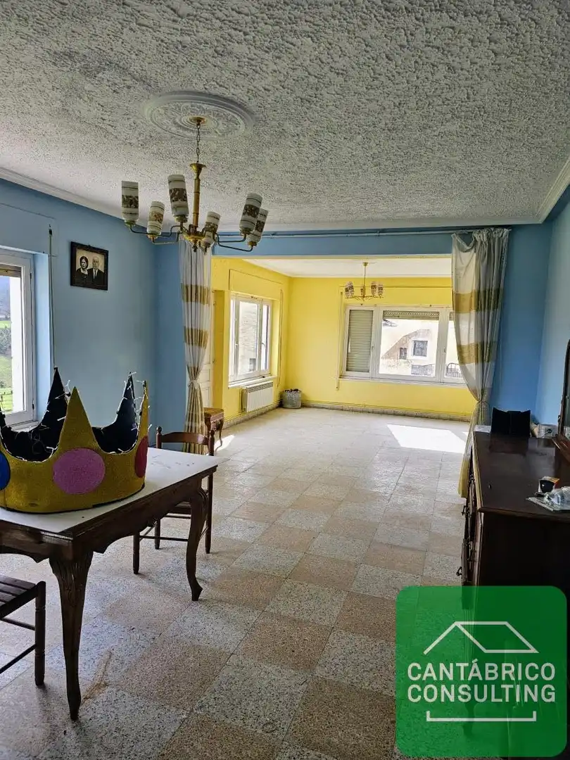 Sala d'estar de Casa o xalet en venda en Navia amb Calefacció