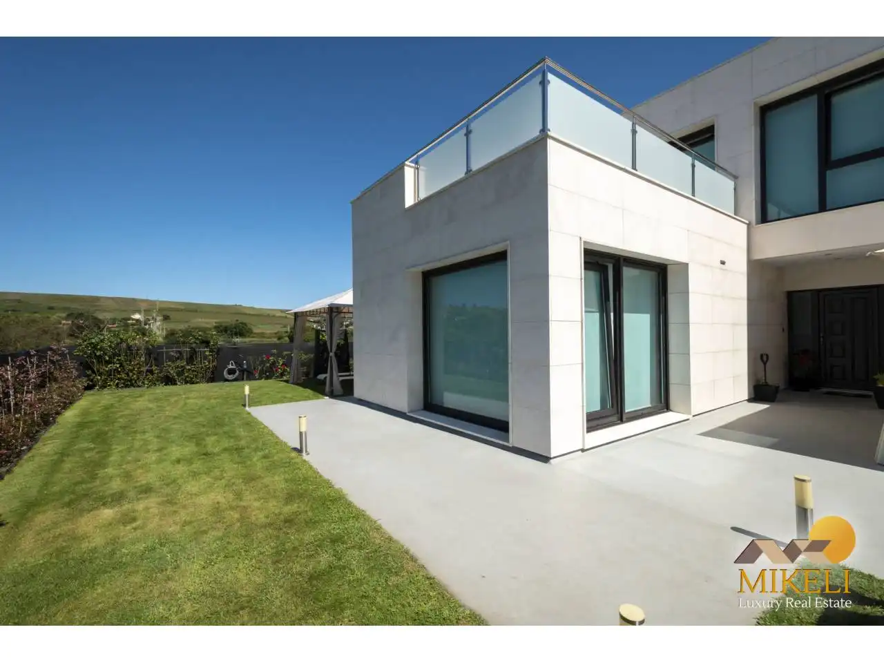 Vista exterior de Casa o chalet en venta en Santa Cruz de Bezana con Calefacción, Jardín privado y Terraza